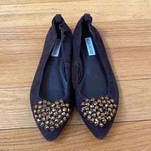 Flat shoes in excellent condition. Worn only twice.